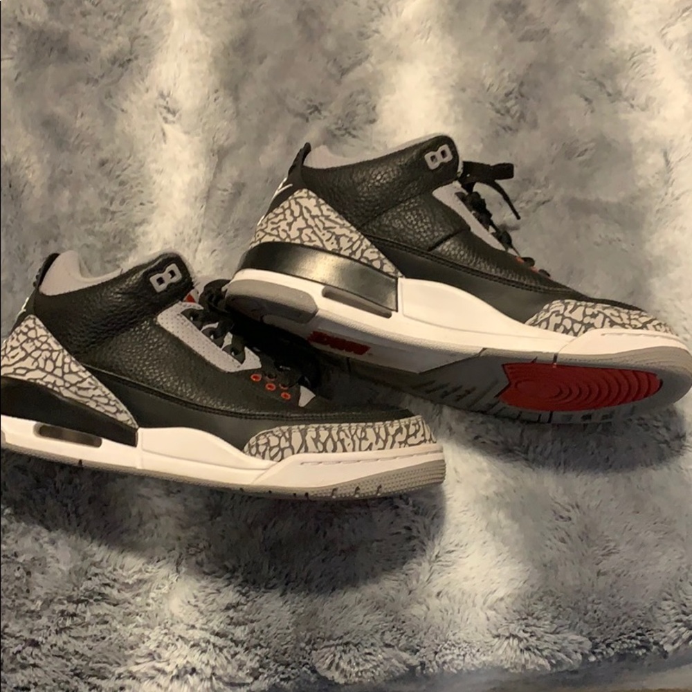 Air Jordan three breds - Picture 2 of 5